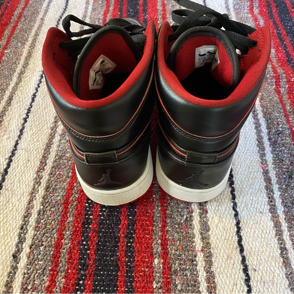 Nike Air Jordan 1 Mid ‘black red’ - Picture 2 of 10